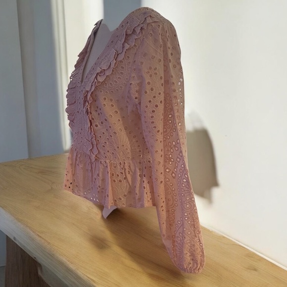 NWT*Express pink Eyelet peplum light pink blouse S - Picture 3 of 7